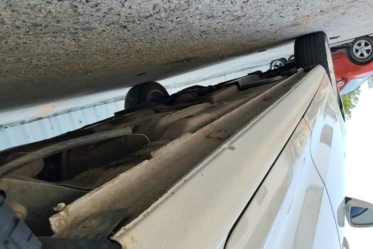 Used Volkswagen Santana 2015 1.6L Manual Comfort Edition Left Side Sill