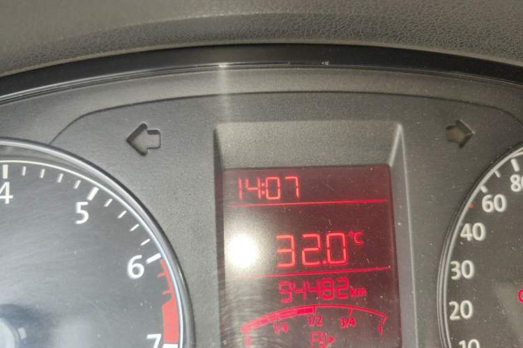 Used Volkswagen Santana 2015 1.4L Manual Fashion Edition Odometer Close Up