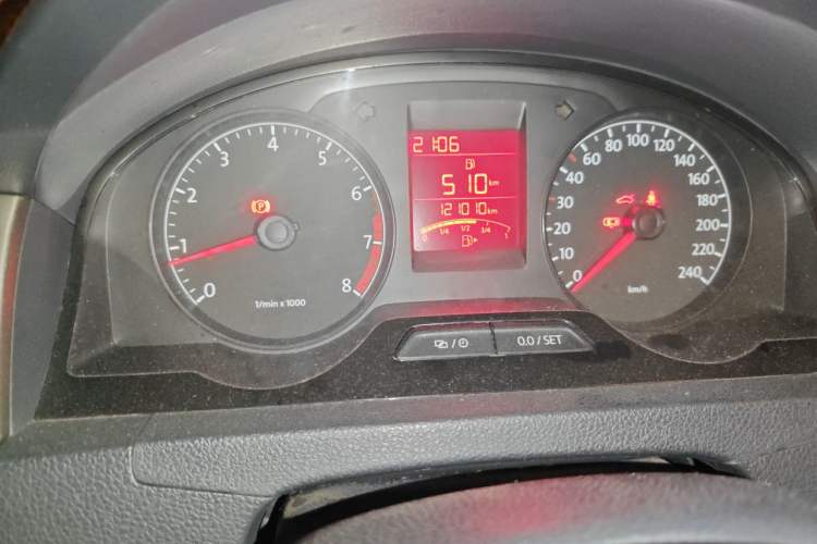 Used Volkswagen Santana 2015 1.6L Manual Comfort Edition Odometer Close Up