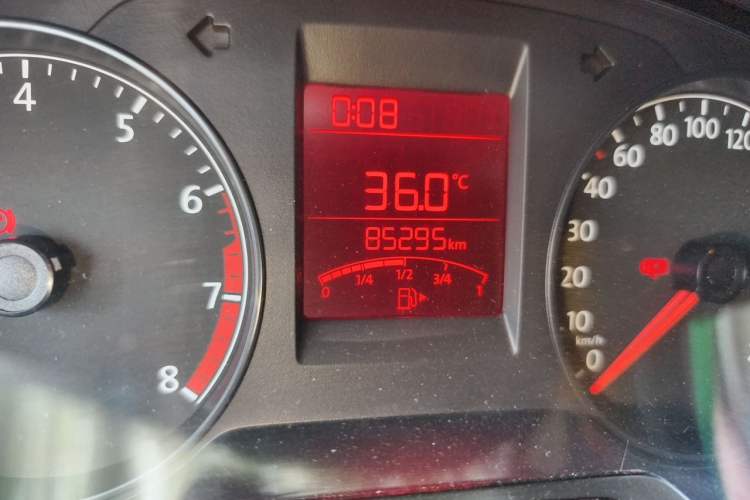 Used Volkswagen Santana 2015 1.6L Manual Fashion Edition Odometer Close Up
