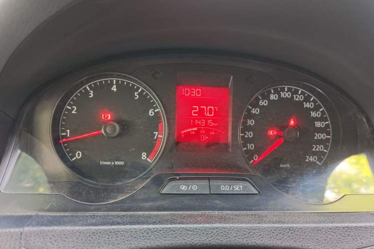 Used Volkswagen Santana 2015 1.6L Manual Fashion Edition Odometer Close Up
