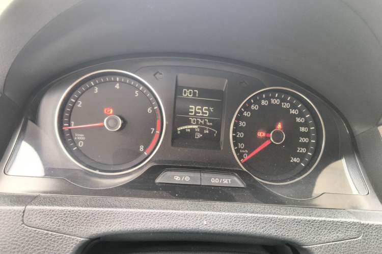Used Volkswagen Santana 2015 Haval H9 1.6L Manual Comfort Edition Odometer Close Up