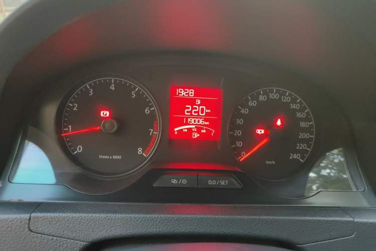 Used Volkswagen Santana 2015 1.6L Manual Comfort Edition Odometer Close Up