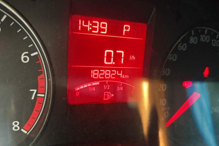Used Volkswagen Santana 2015 1.6L Automatic Comfort Edition Odometer Close Up