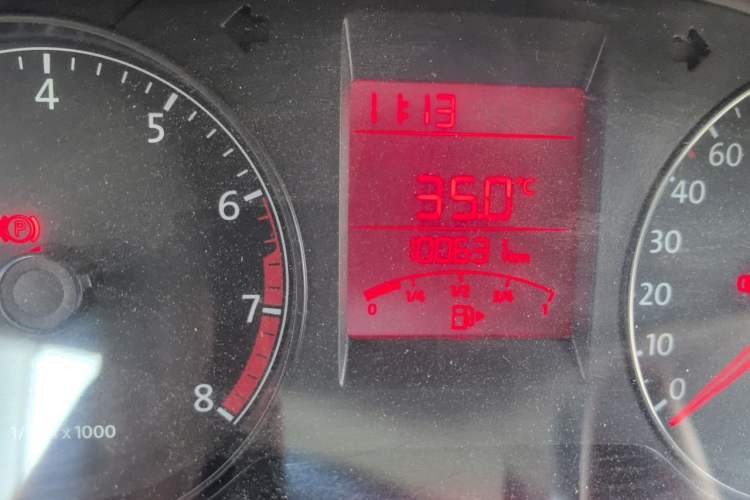 Used Volkswagen Santana 2015 1.6L Manual Fashion Edition Odometer Close Up