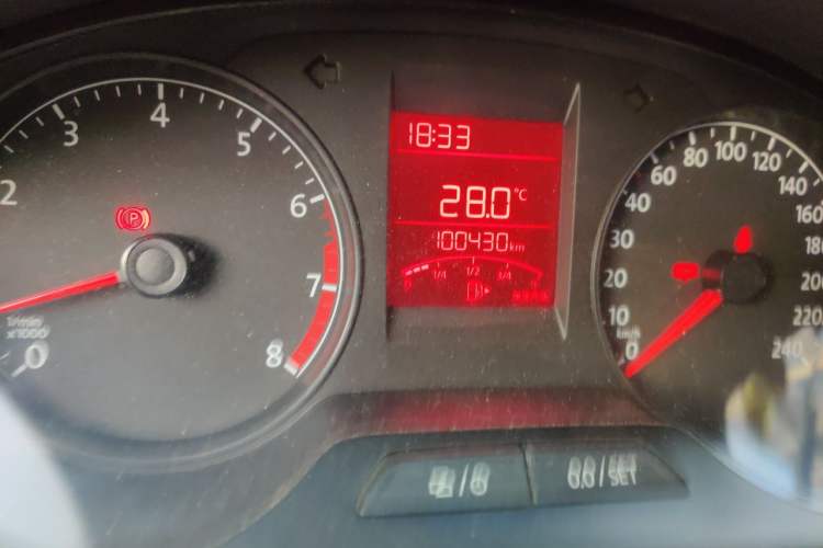 Used Volkswagen Santana 2015 1.4L Manual Fashion Edition Odometer Close Up