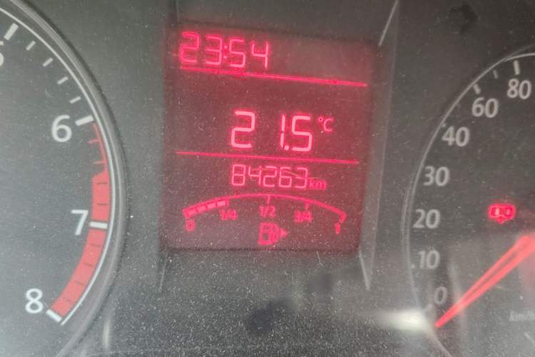Used Volkswagen Santana 2015 1.6L Manual Fashion Edition Odometer Close Up