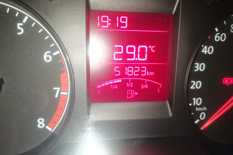 Used Volkswagen Santana 2015 1.6L Manual Fashion Edition Odometer Close Up