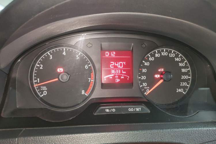 Used Volkswagen Santana 2015 1.6L Manual Comfort Edition Odometer Close Up