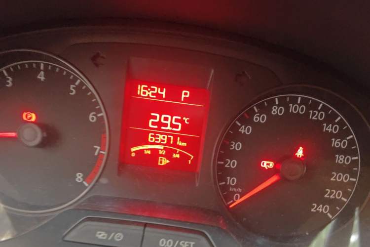 Used Volkswagen Santana 2015 Haval H6 1.6L Automatic Luxury Model Odometer Close Up