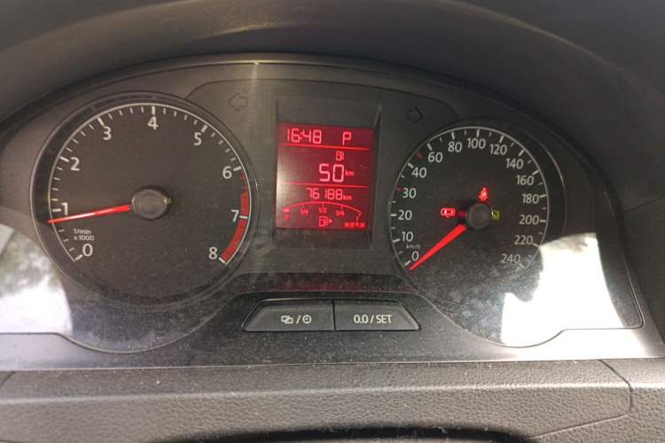 Used Volkswagen Santana 2015 1.6L Automatic Comfort Edition Odometer Close Up