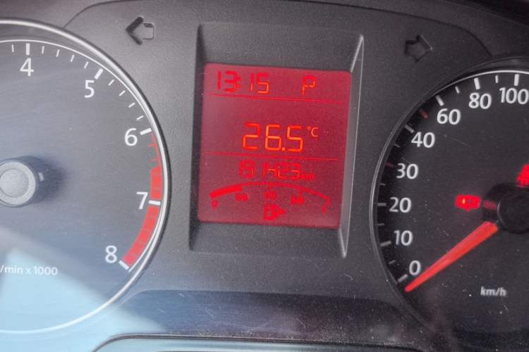 Used Volkswagen Santana 2015 1.6L Automatic Fashion Edition Odometer Close Up