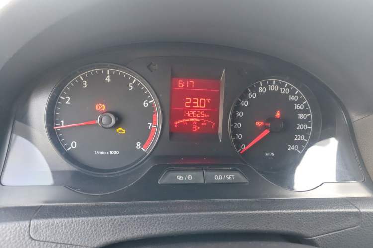 Used Volkswagen Santana 2015 1.4L Manual Fashion Edition Odometer Close Up