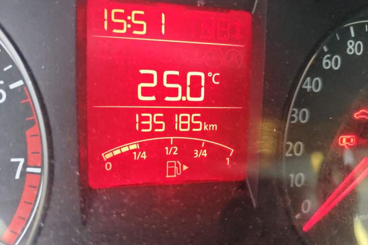Used Volkswagen Santana 2015 1.4L Manual Fashion Edition Odometer Close Up