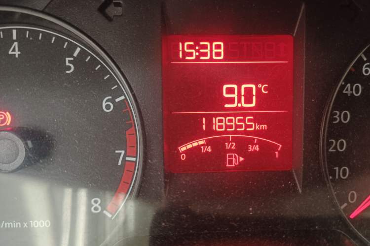 Used Volkswagen Santana 2015 1.6L Manual Fashion Edition Odometer Close Up