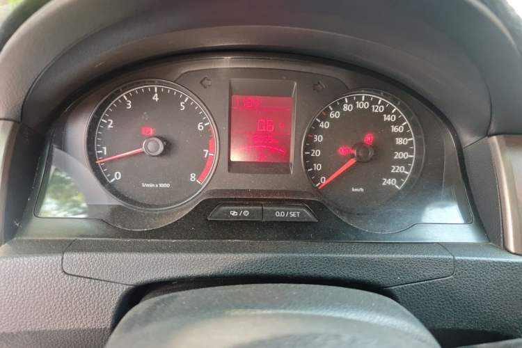Used Volkswagen Santana 2015 1.6L Manual Comfort Edition Odometer Close Up