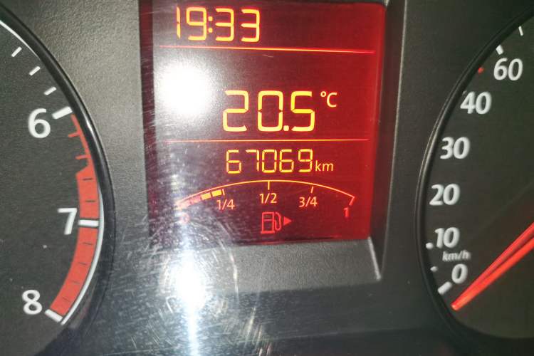 Used Volkswagen Santana 2015 HaoNa 1.6L Manual Fashion Edition Odometer Close Up
