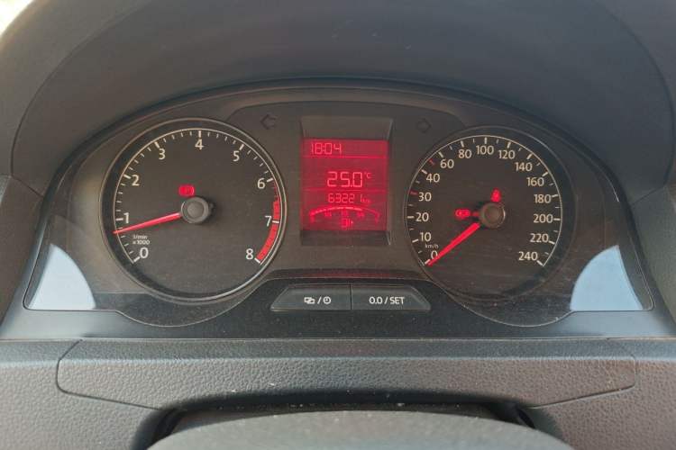 Used Volkswagen Santana 2015 1.4L Manual Fashion Edition Odometer Close Up
