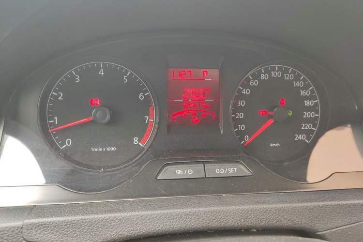 Used Volkswagen Santana 2015 1.6L Automatic Fashion Edition Odometer Close Up