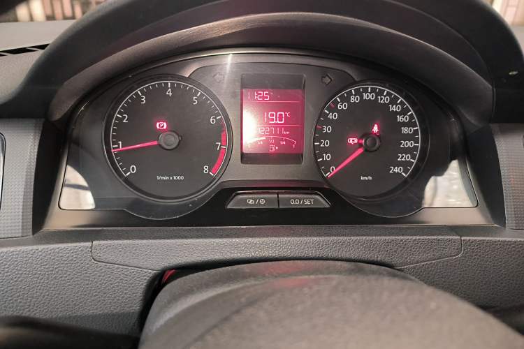 Used Volkswagen Santana 2015 1.4L Manual Fashion Edition Odometer Close Up