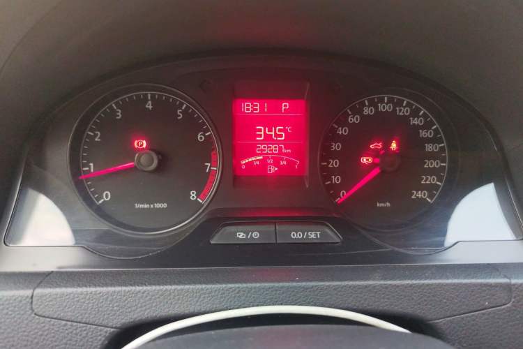 Used Volkswagen Santana 2015 1.6L Automatic Fashion Edition Odometer Close Up