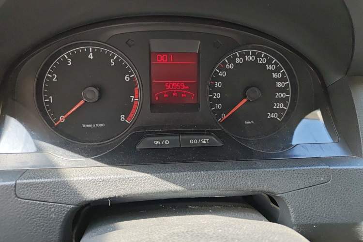 Used Volkswagen Santana 2015 1.6L Manual Fashion Edition Odometer Close Up