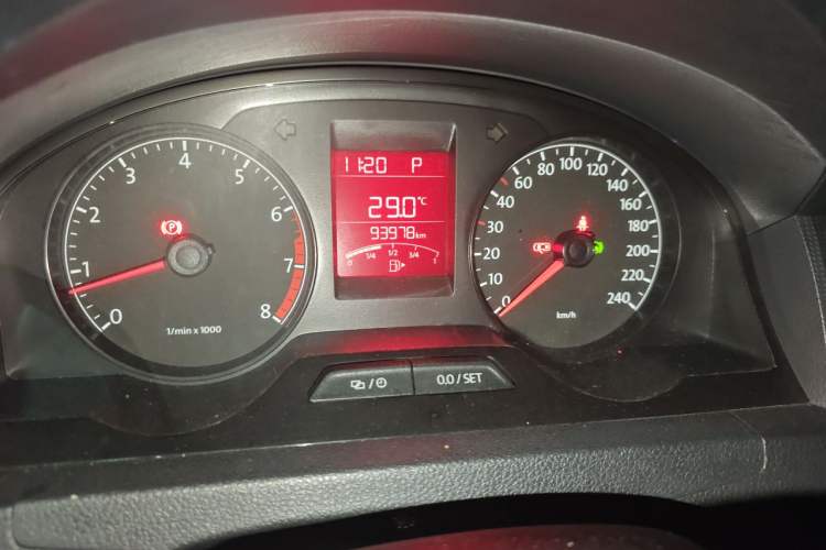 Used Volkswagen Santana 2015 1.6L Automatic Fashion Edition Odometer Close Up