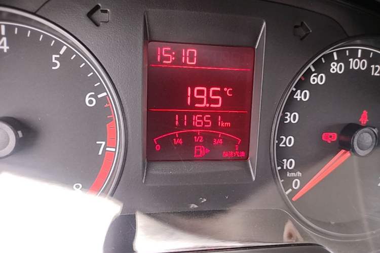 Used Volkswagen Santana 2015 1.4L Manual Fashion Edition Odometer Close Up