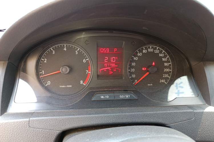 Used Volkswagen Santana 2015 1.6L Automatic Fashion Edition Odometer Close Up