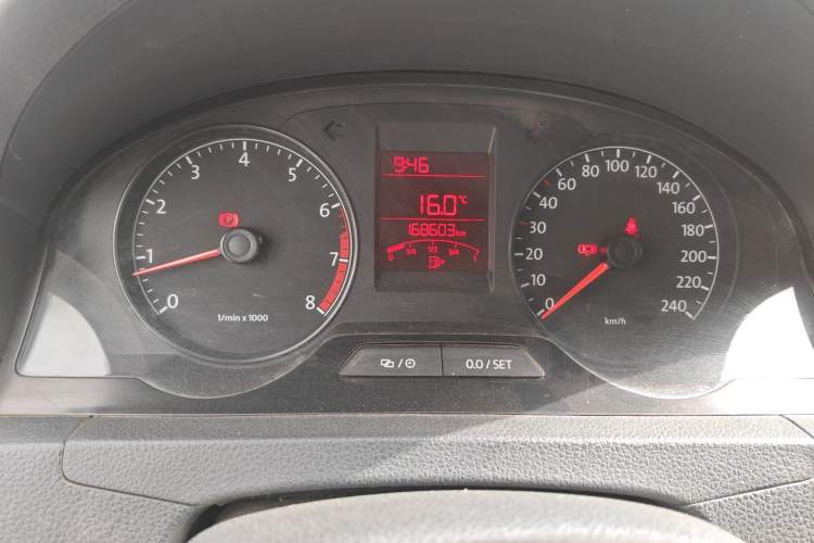 Used Volkswagen Santana 2015 1.6L Manual Fashion Edition Odometer Close Up