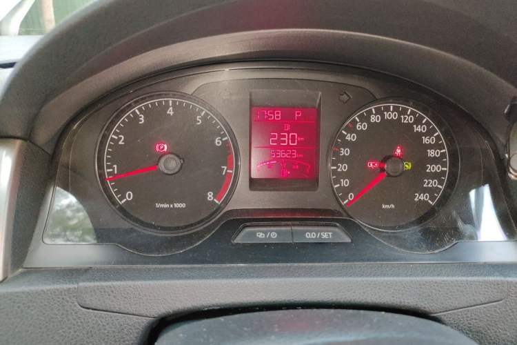 Used Volkswagen Santana 2015 1.6L Automatic Comfort Edition Odometer Close Up