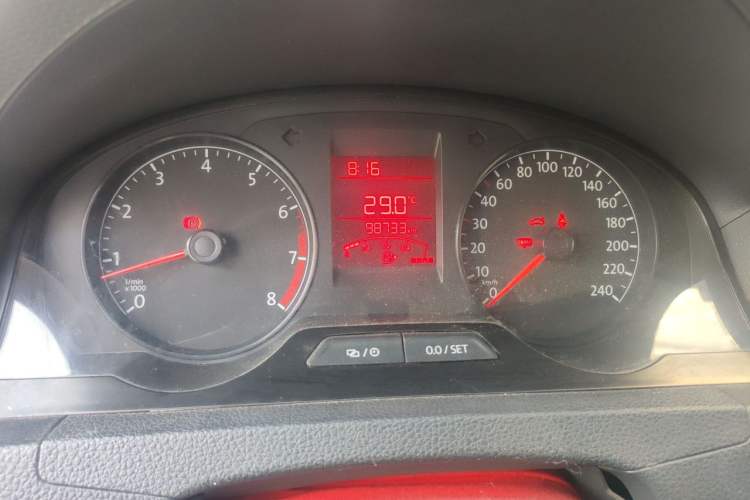 Used Volkswagen Santana 2015 1.6L Manual Fashion Edition Odometer Close Up