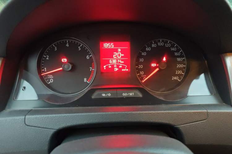 Used Volkswagen Santana 2015 1.6L Manual Comfort Edition Odometer Close Up