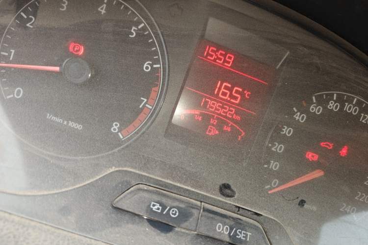 Used Volkswagen Santana 2015 1.6L Manual Fashion Edition Odometer Close Up