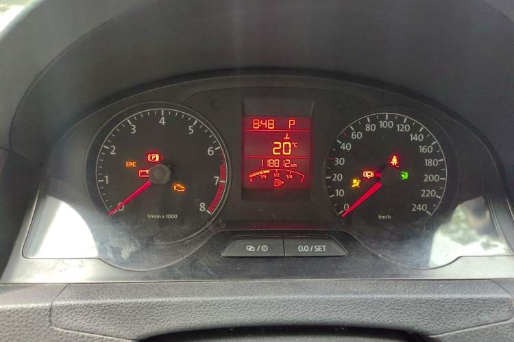 Used Volkswagen Santana 2015 1.6L Automatic Comfort Edition Odometer Close Up