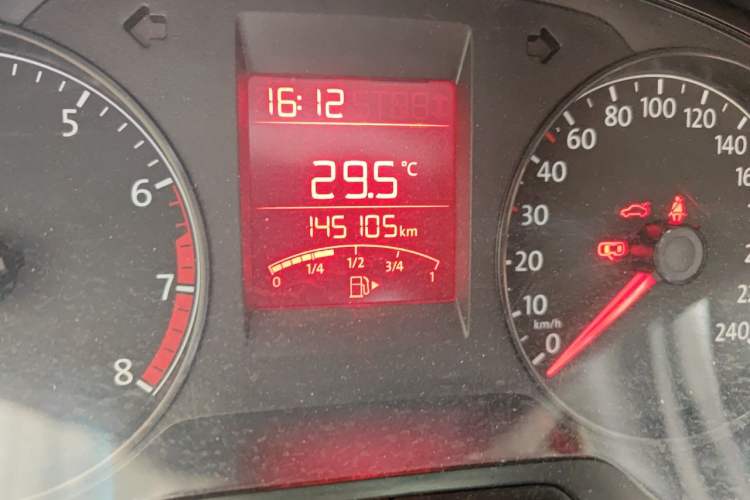 Used Volkswagen Santana 2015 1.6L Manual Fashion Edition Odometer Close Up