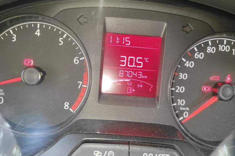 Used Volkswagen Santana 2015 1.6L Manual Fashion Edition Odometer Close Up