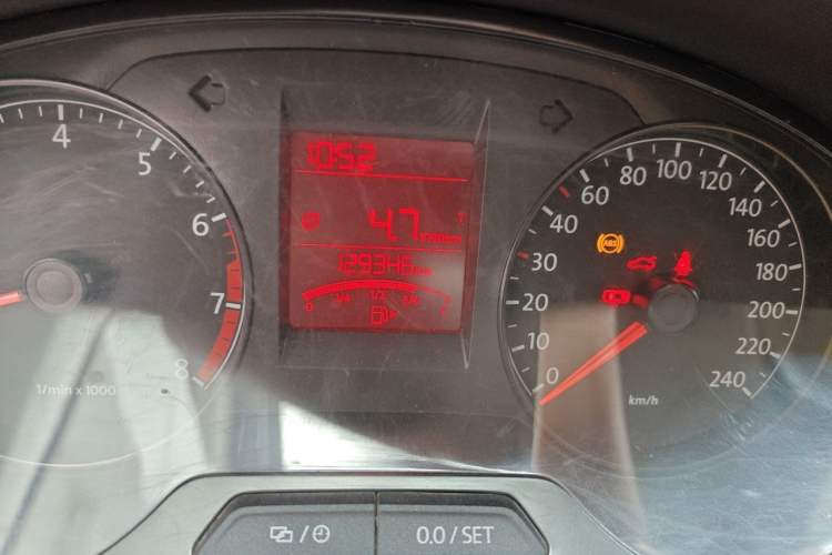 Used Volkswagen Santana 2015 1.6L Manual Comfort Edition Odometer Close Up