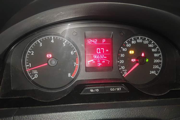 Used Volkswagen Santana 2015 1.6L Automatic Comfort Edition Odometer Close Up
