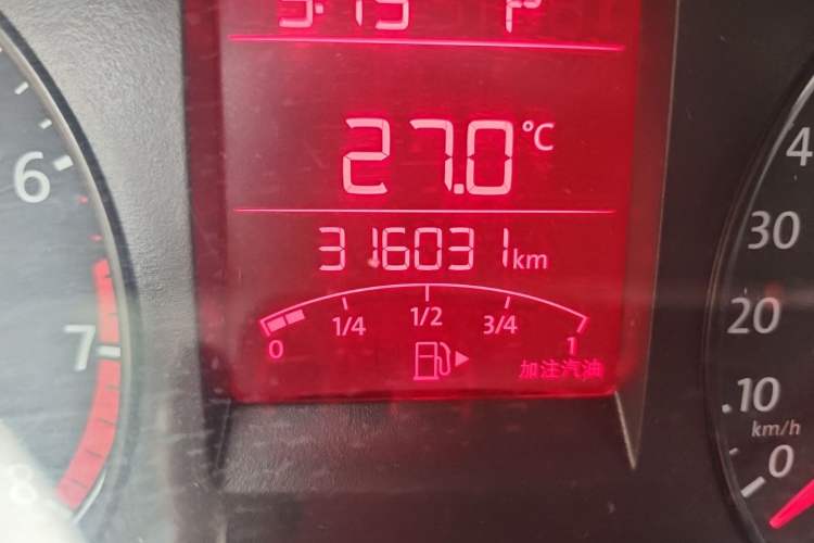 Used Volkswagen Santana 2015 Haval H6 1.6L Automatic Luxury Model Odometer Close Up