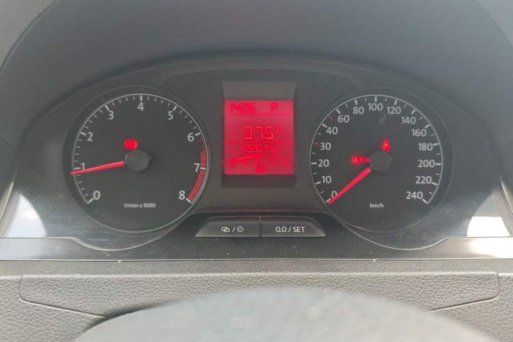 Used Volkswagen Santana 2015 1.6L Automatic Fashion Edition Odometer Close Up