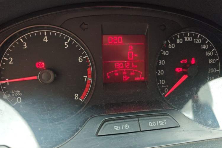 Used Volkswagen Santana 2015 1.6L Manual Comfort Edition Odometer Close Up