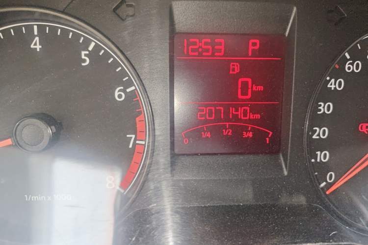 Used Volkswagen Santana 2015 1.6L Automatic Comfort Edition Odometer Close Up
