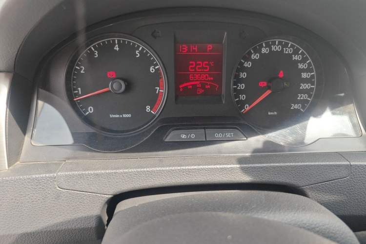 Used Volkswagen Santana 2015 1.6L Automatic Fashion Edition Odometer Close Up