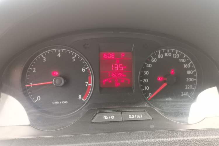 Used Volkswagen Santana 2015 1.6L Automatic Comfort Edition Odometer Close Up