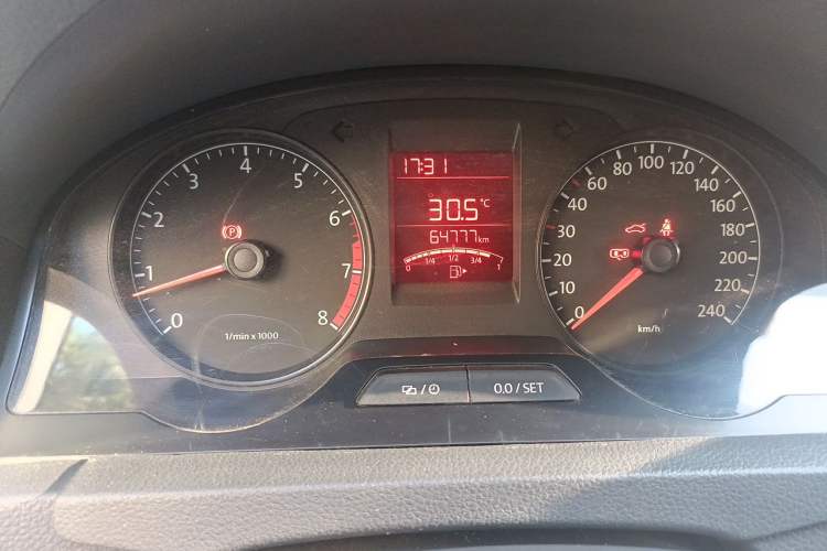 Used Volkswagen Santana 2015 1.6L Manual Fashion Edition Odometer Close Up