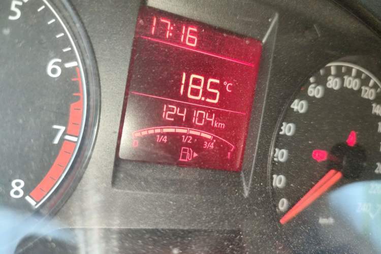 Used Volkswagen Santana 2015 1.4L Manual Fashion Edition Odometer Close Up