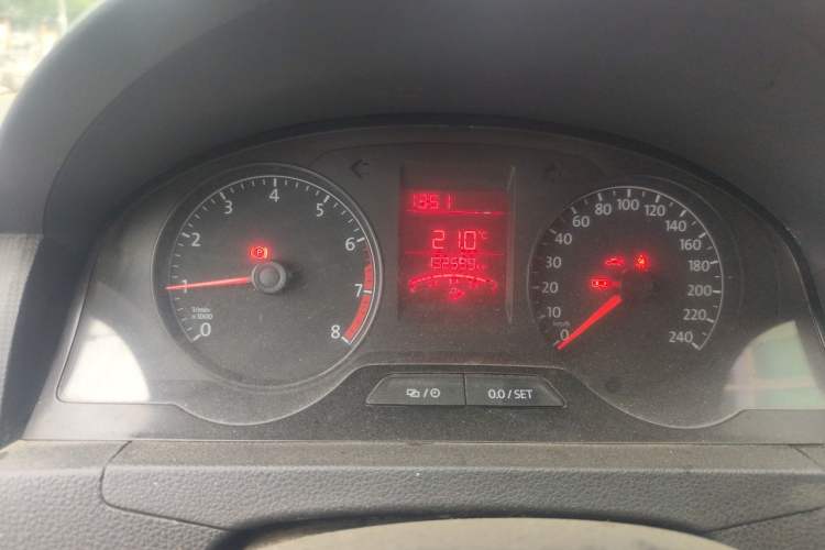 Used Volkswagen Santana 2015 1.6L Manual Fashion Edition Odometer Close Up