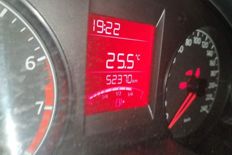 Used Volkswagen Santana 2015 1.4L Manual Fashion Edition Odometer Close Up