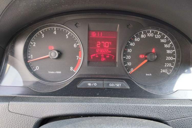 Used Volkswagen Santana 2015 1.6L Manual Fashion Edition Odometer Close Up